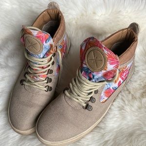 INKKAS SUPER CUTE WOMEN SHOES SIZE 8